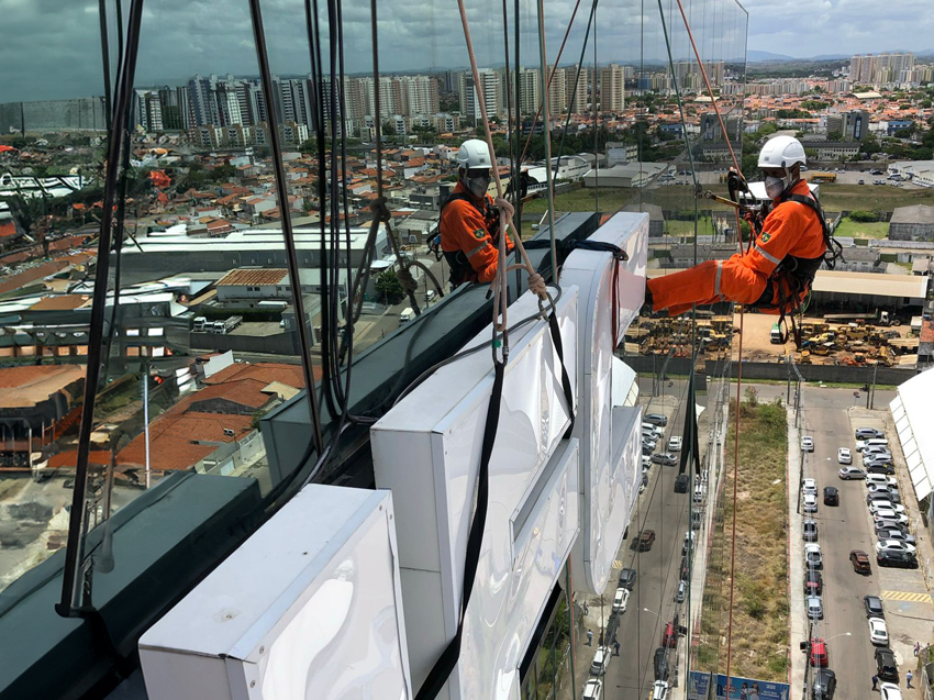 Instalação de Elementos Visuais